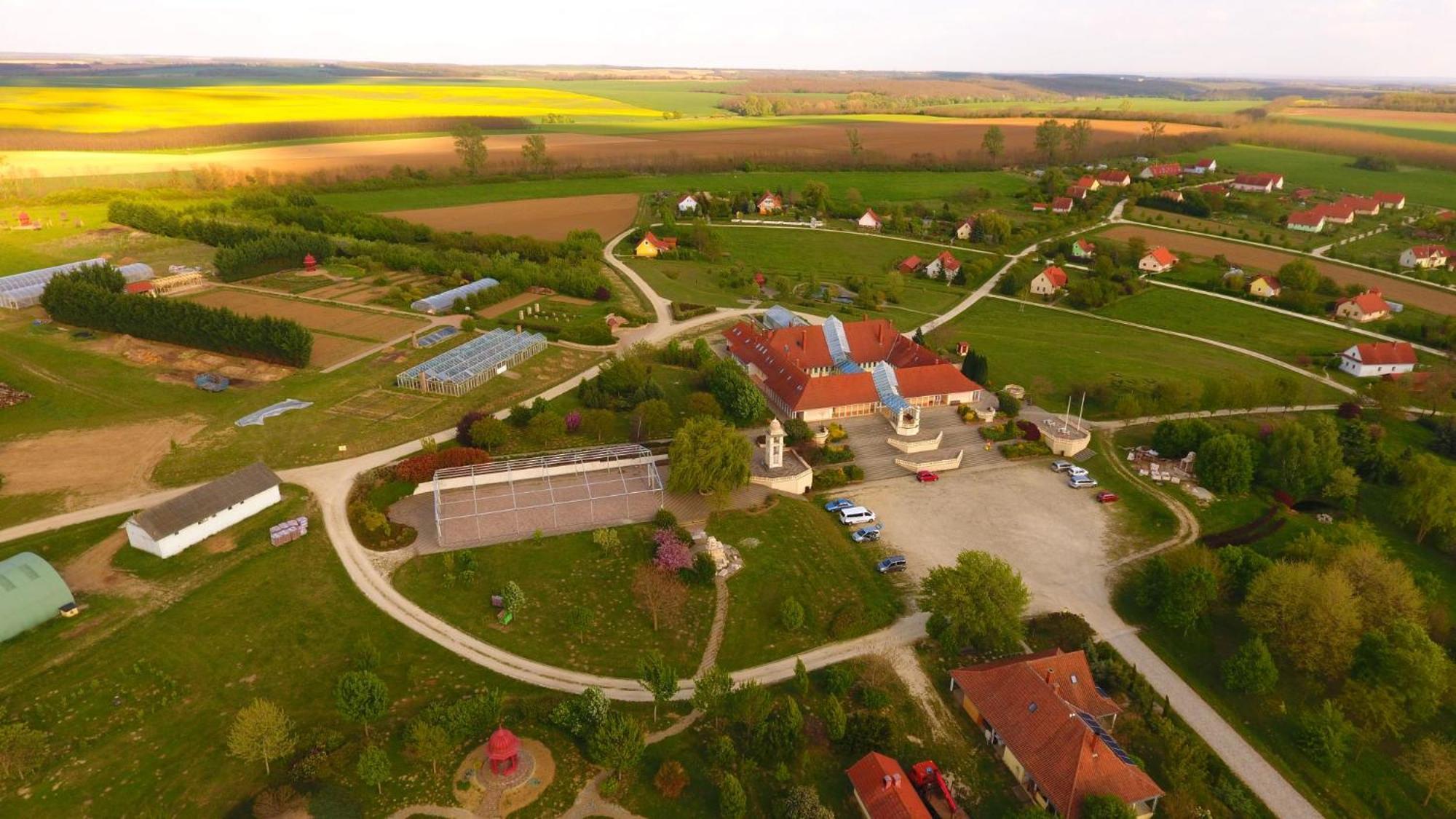 Gurudeva Bhavan Otel Somogyvámos Dış mekan fotoğraf